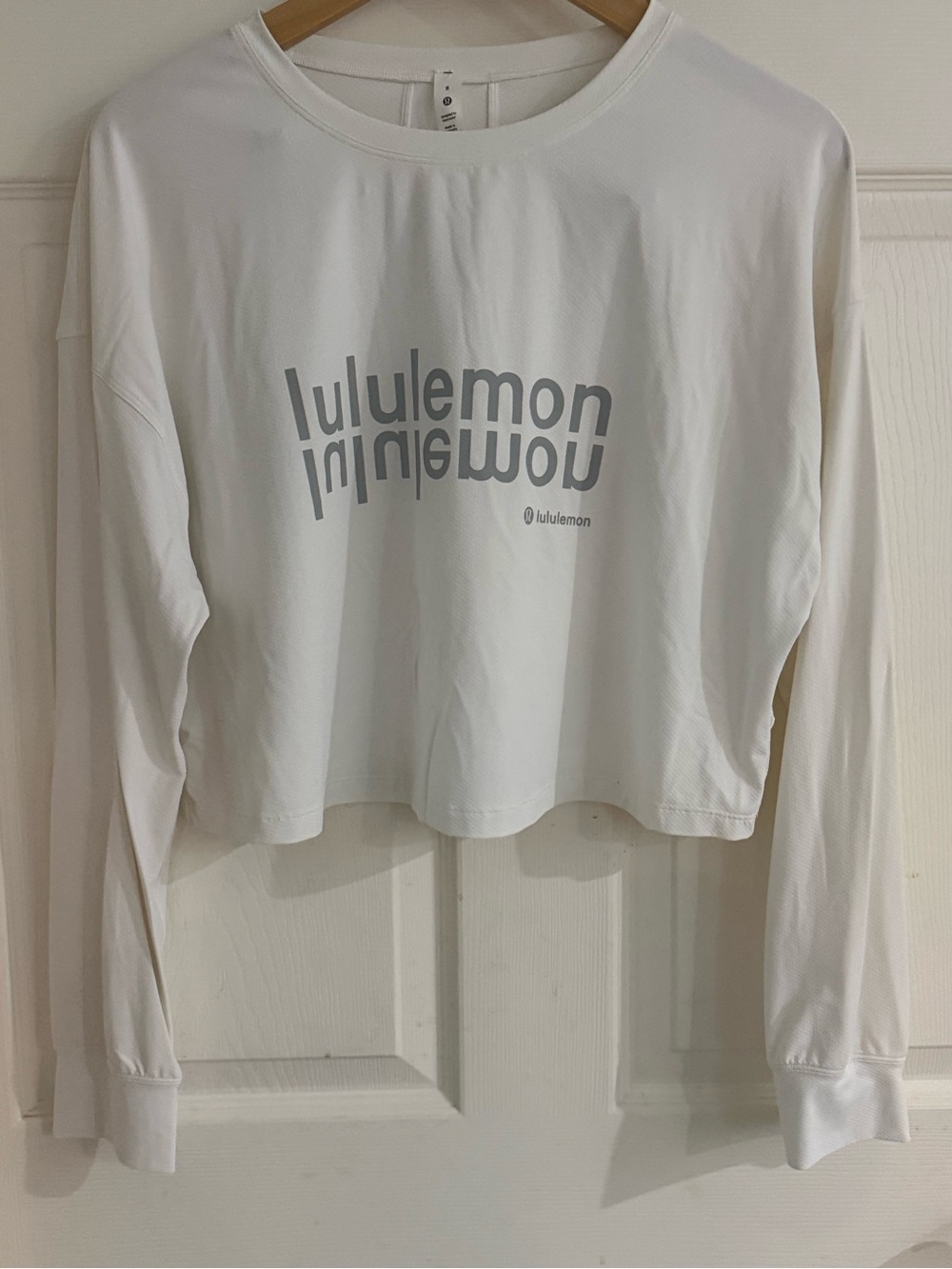 lululemon White Athletic Logo Tee - Picture 3 of 4